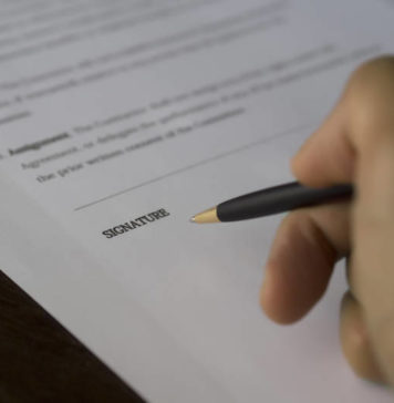 Umowa o pracę – co powinna zawierać? Jak ją rozwiązać? Umowa o pracę - co powinna zawierać? Jak ją rozwiązać?