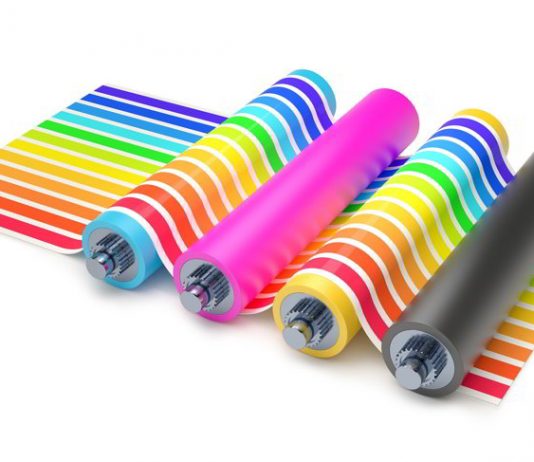 Druk etykiet w drukarni flexo
